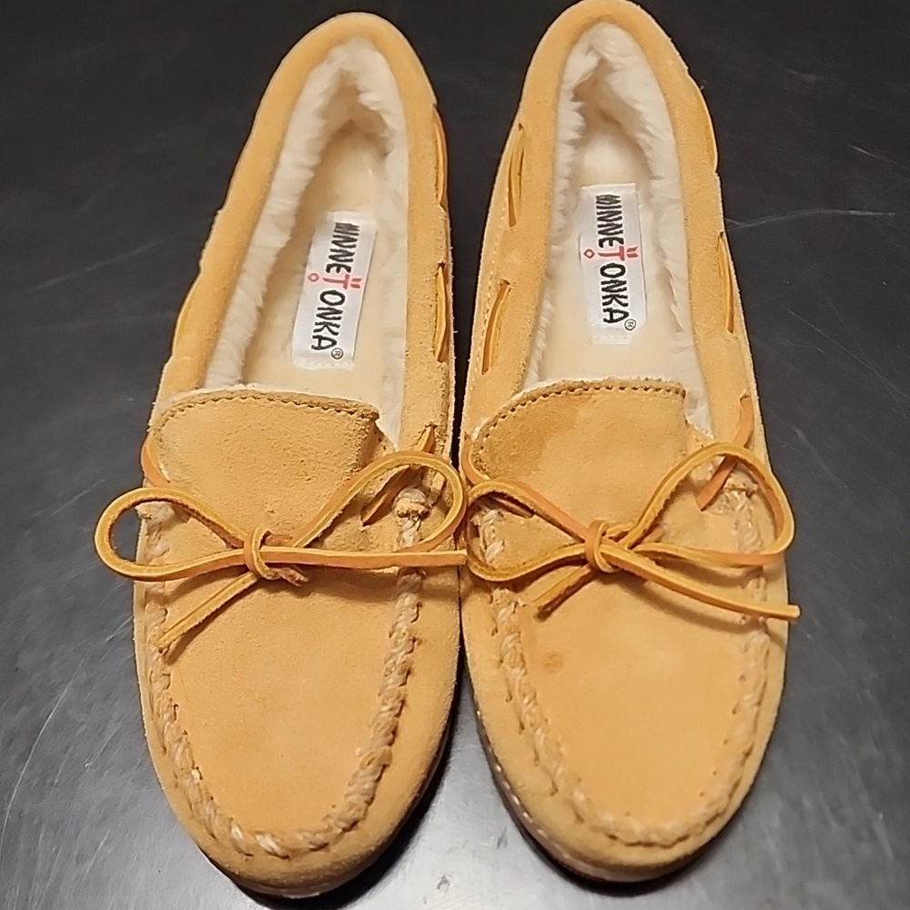 Minnetonka Women's Light Brown/Tan Moccasins Sz 6